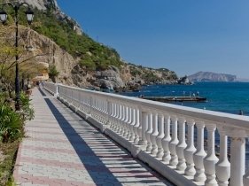 Невижимость в Нерухомість у Алушті